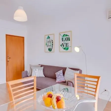 Spacious 2 Bedroom Apartment In Faro Exterior photo