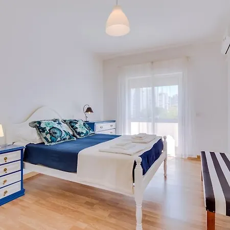 Spacious 2 Bedroom Apartment In Faro Exterior photo