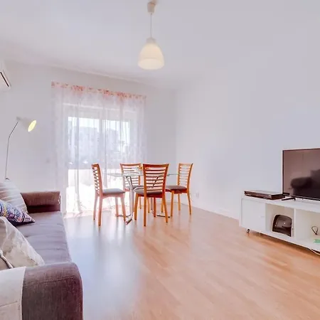 Spacious 2 Bedroom Apartment In Faro Exterior photo