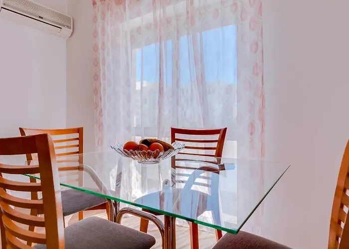 Spacious 2 Bedroom Apartment In Faro