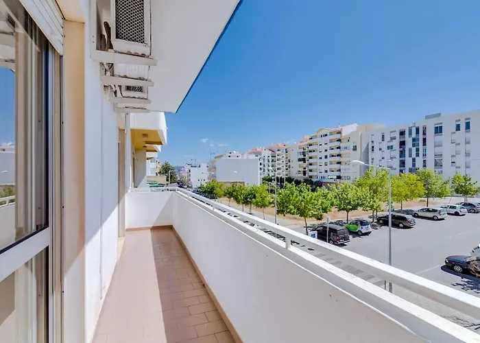 Spacious 2 Bedroom Apartment In Faro